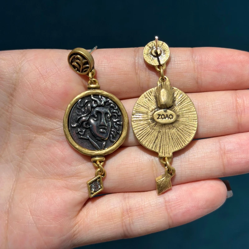 Boucles d'oreilles pendantes avec pièces de monnaie anciennes, accessoires en strass blancs, rétro années 1920-1990, luxe, créateur – Image 7