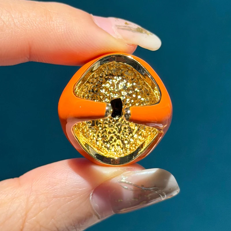 Anneaux plaqués or antique, noirs, avec incrustation de cristal émaillé ovale orange, luxe rétro art décos, banquet – Image 7